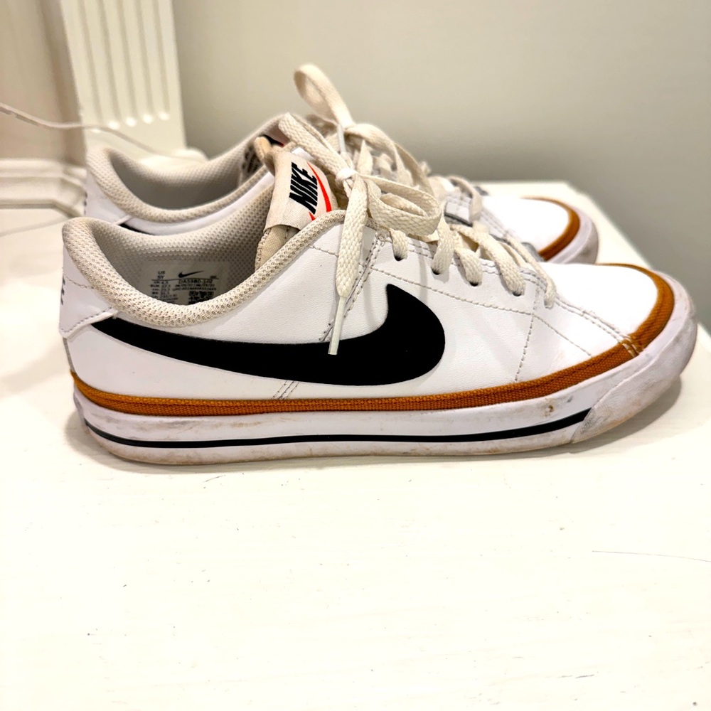 Boys nike court legacy shoes, size 5y
